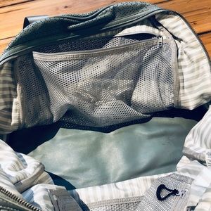 lululemon athletica Bags - Lululemon gym bag lululemon athletica Bags - Lululemon gym bag